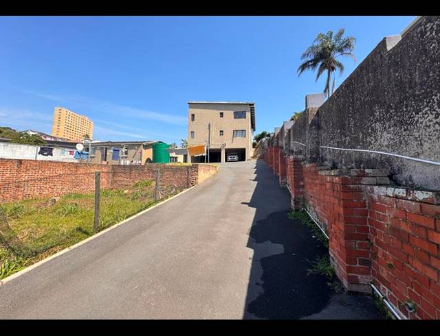 8 BEDROOM COMPLEX FOR SALE IN OVERPORT